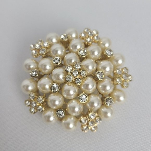 Jewelry - Pearl & Crystal Rhinestone Gold Tone Cluster Brooch
